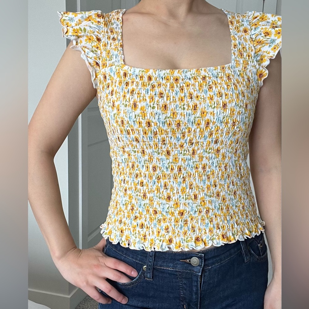 3 FOR $50 ｜ OLD NAVY Yellow & White Floral Sleeveless Puffer Vest – Size M
